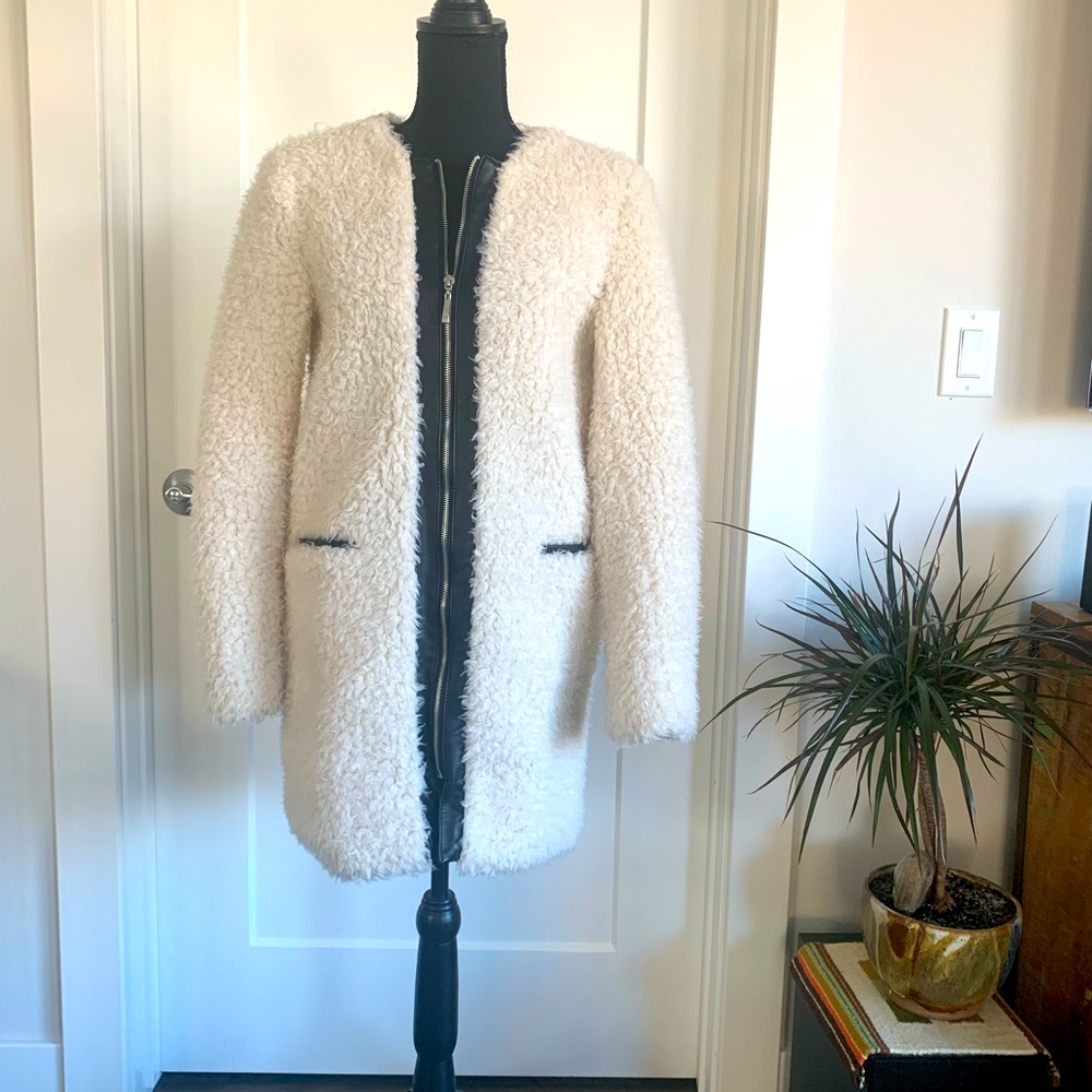 🖤🤍 Ann Taylor Faux Sherpa Teddy Coat